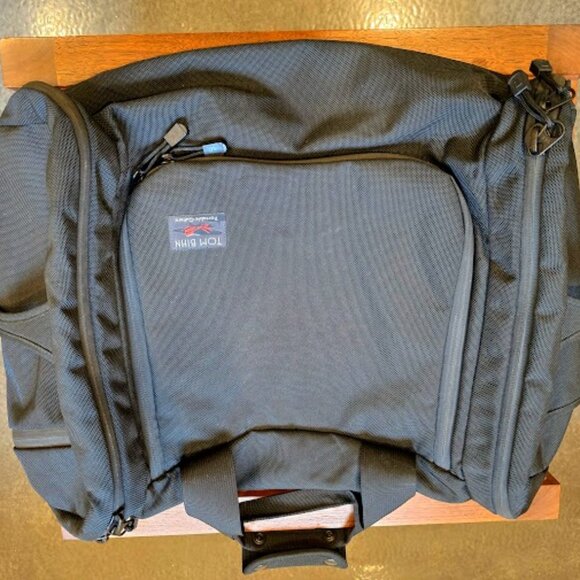 Tom Bihn Aeronaut 45 - RARE - Black 1050d Ballistic / Full Red Halcyon Interior - Picture 2 of 3